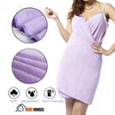 Bath towel with wearable handle for women; in purple; Highlighted; soft; absorbent; skin-friendly; the model is standing; vibe houses