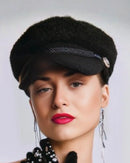 Cap BelleMar Sailor Beret, worn on a woman's head. Black color, vibe houses